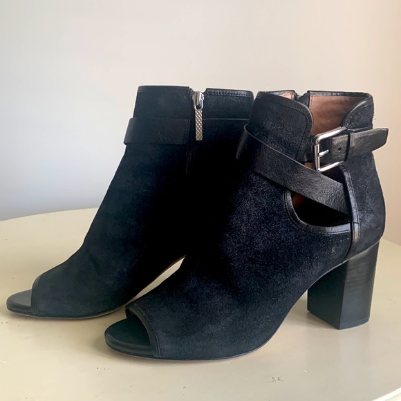 Donald J Pliner Greco Black Open-Toe Bootie - Picture 3 of 12